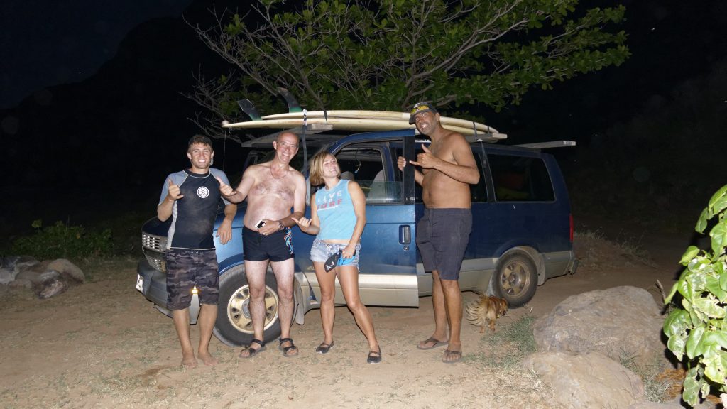 Les surfers, leur prf et le touriste Les surfers, leur prf et le touriste