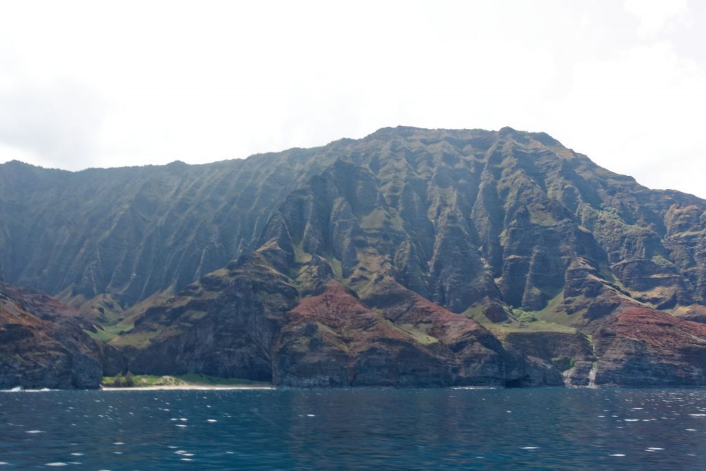 Les falises qui bordent Kalalau Valley Les falises qui bordent Kalalau Valley