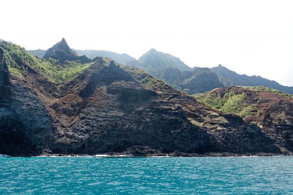 Kalalau trail le long des falaises