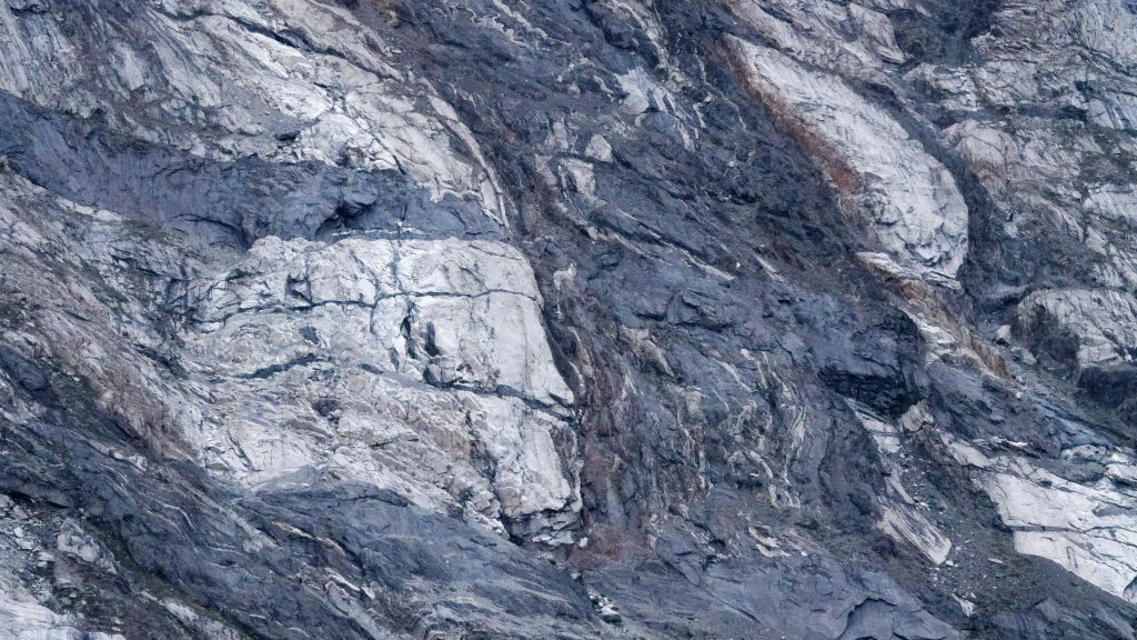 Gros plan sur les bords du fjord de Kangerlussuaq Gros plan sur les bords du fjord de Kangerlussuaq
