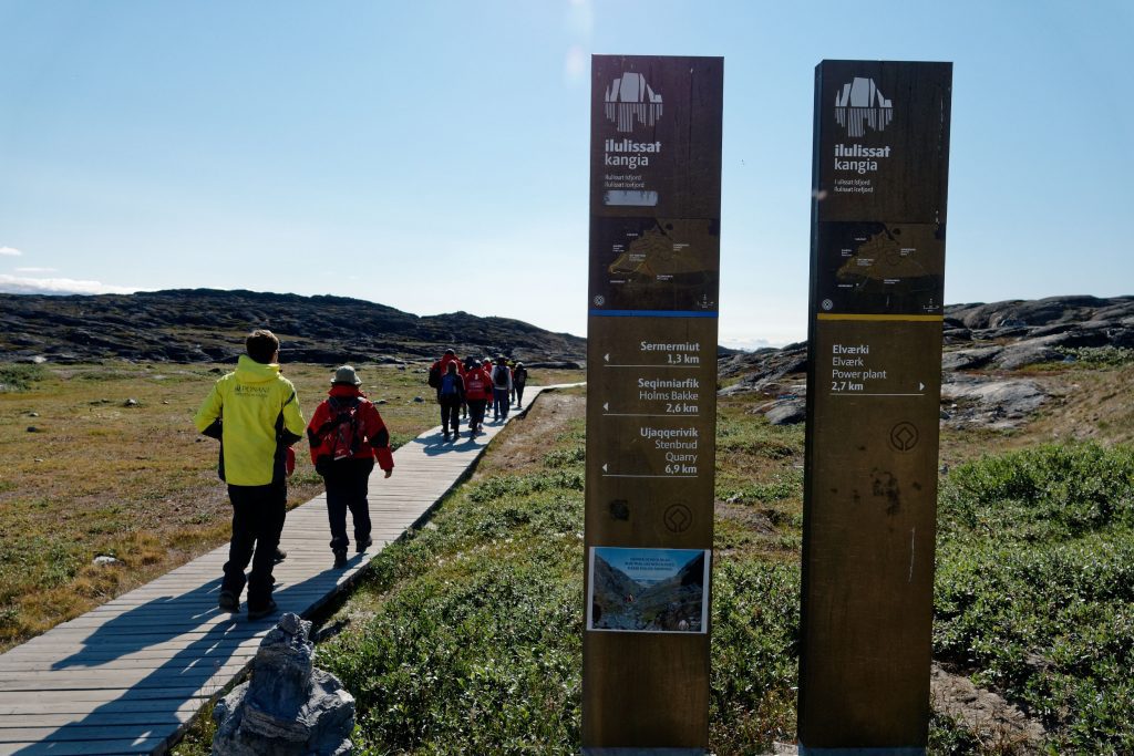 Le sentier qui conduit à Sermermiut