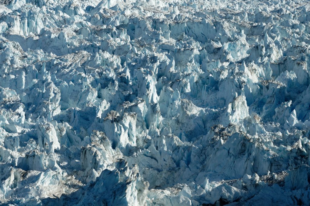 La surface déchirée du glacier La surface déchirée du glacier