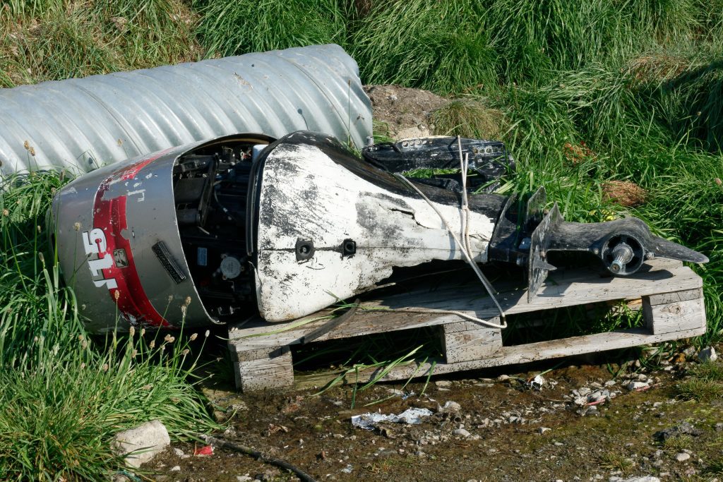 Les reste d'un moteur hord-bord